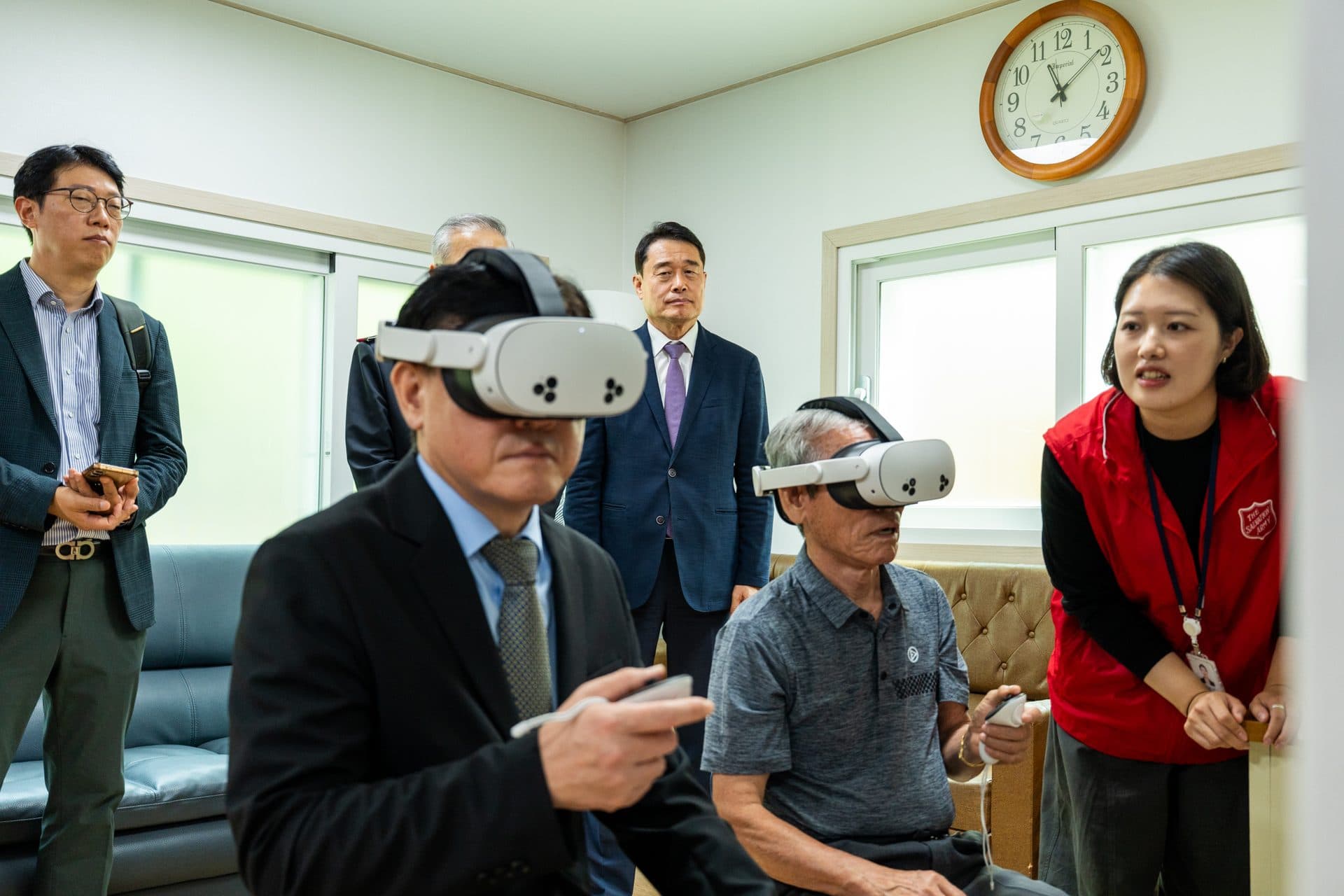 군산 스마트노인정 VR 여행 시연